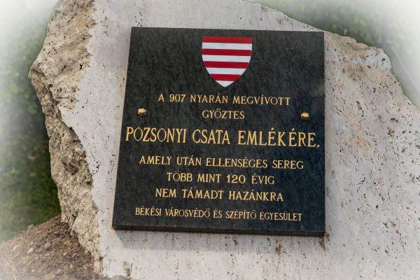 A pozsonyi csata emlékműve
