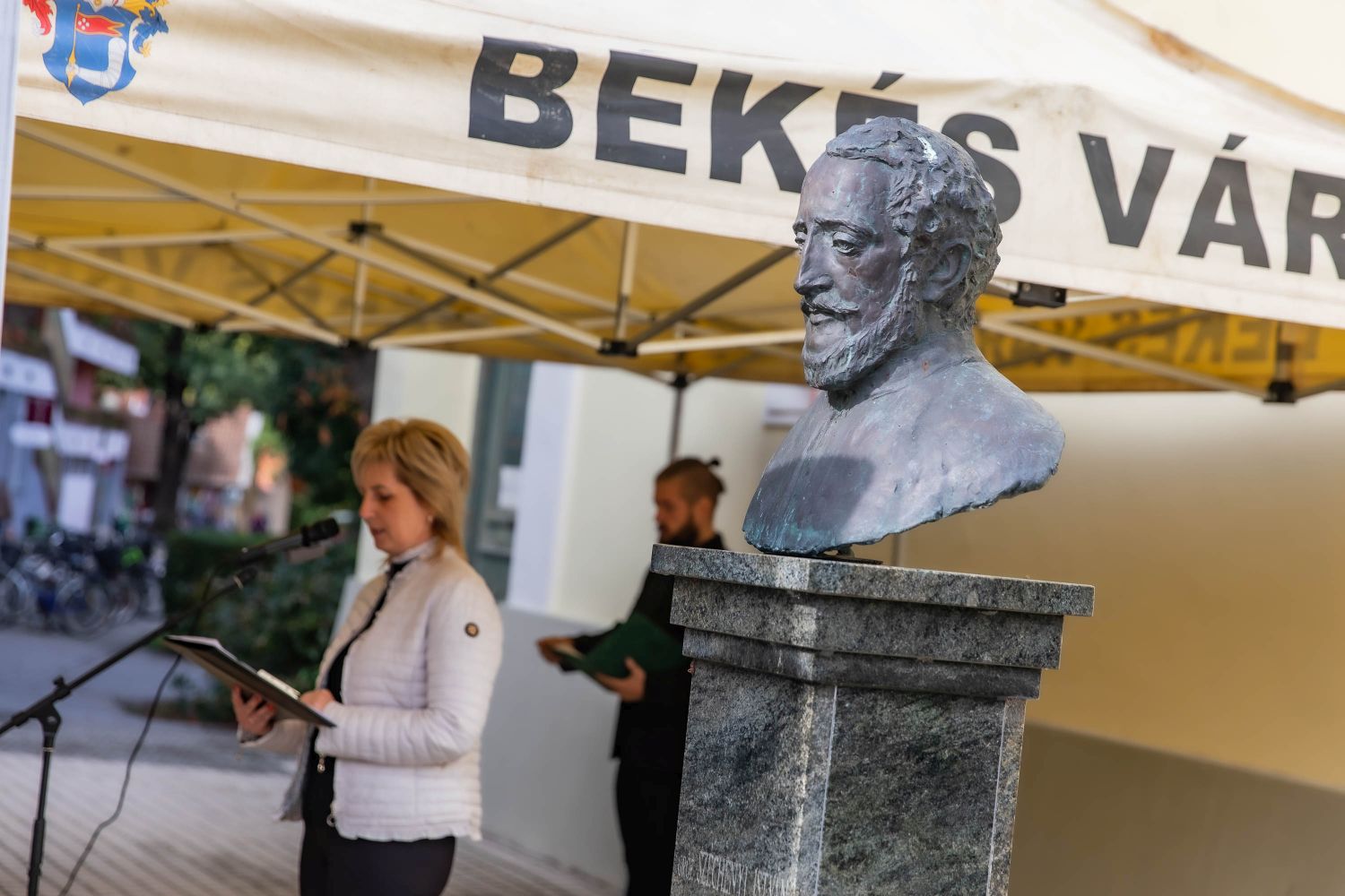 Szimbólumként tekinthetünk a ma műalkotásként előttünk álló egyéniségre - Széchenyire és Kossuthra emlékeztünk